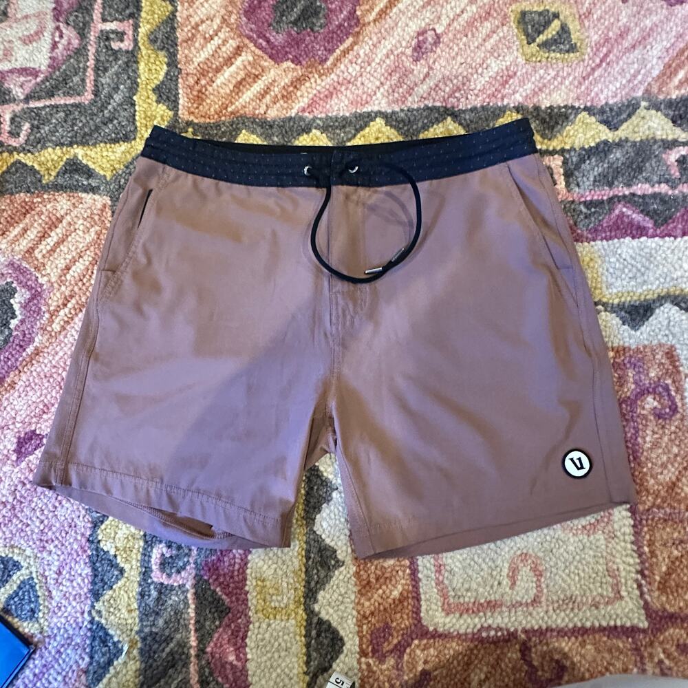 Vuori Men’s Performance Shorts Brown Drawstring 34 L Lightweight